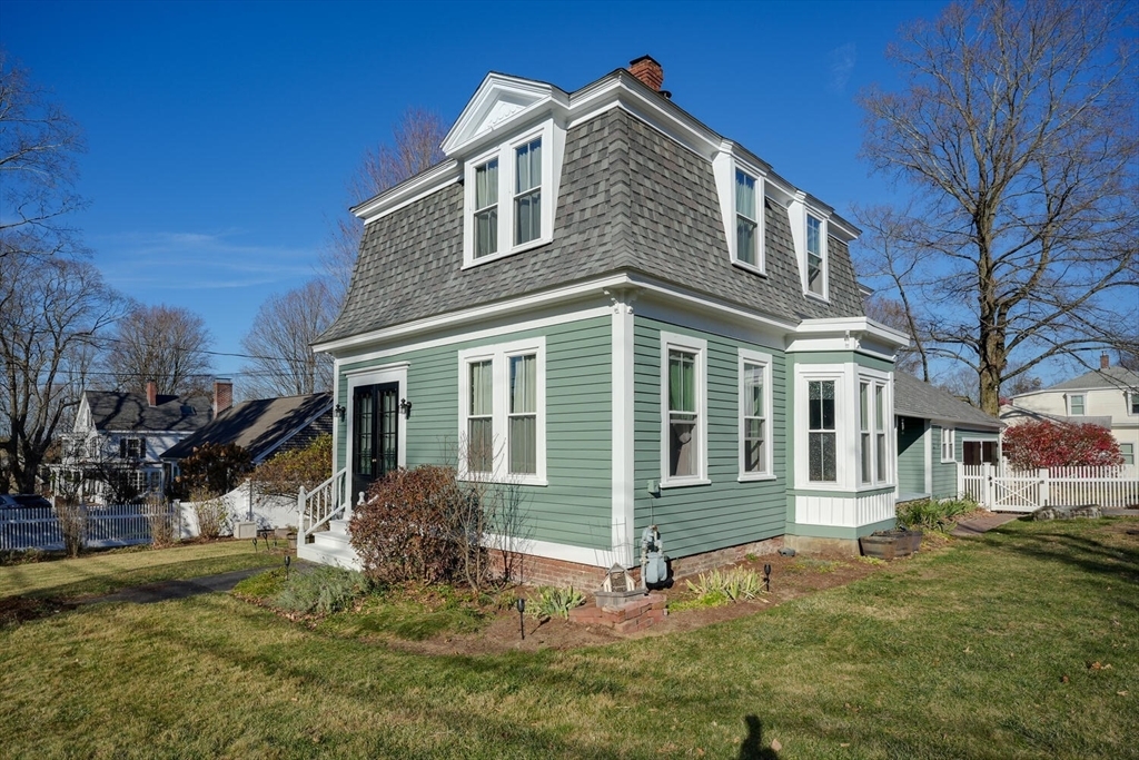 Property Photo:  32 Oak Hill Rd  MA 01745 