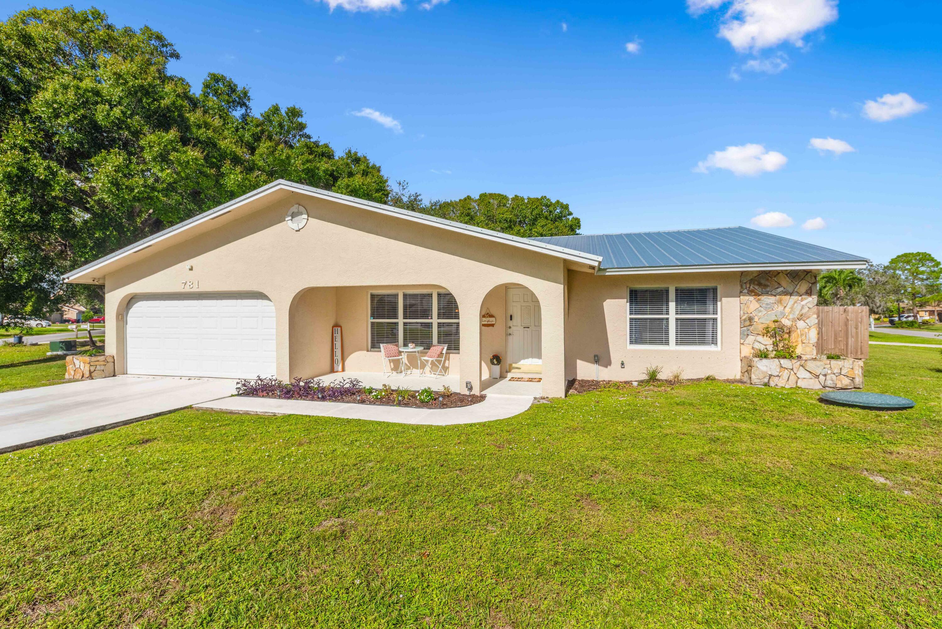 Property Photo:  781 SE Evans Avenue  FL 34984 