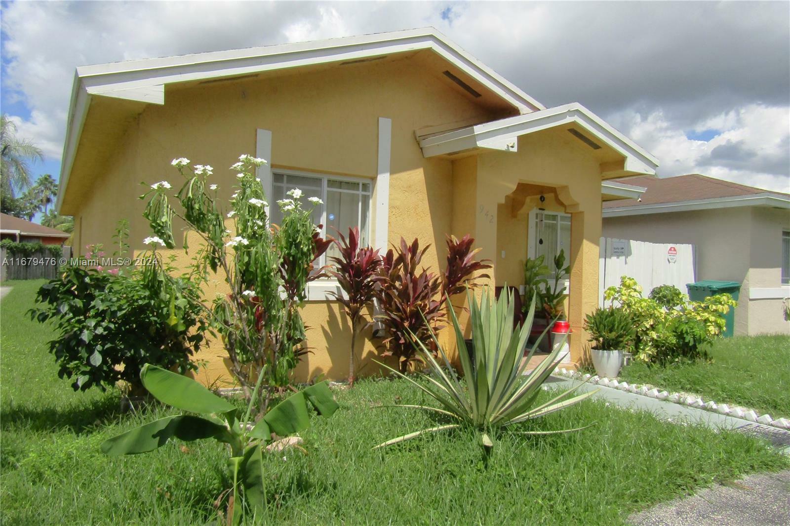 Property Photo:  942 SW 8th Pl -  FL 33034 