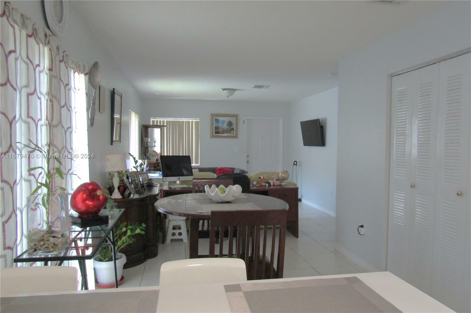 Property Photo:  942 SW 8th Pl -  FL 33034 