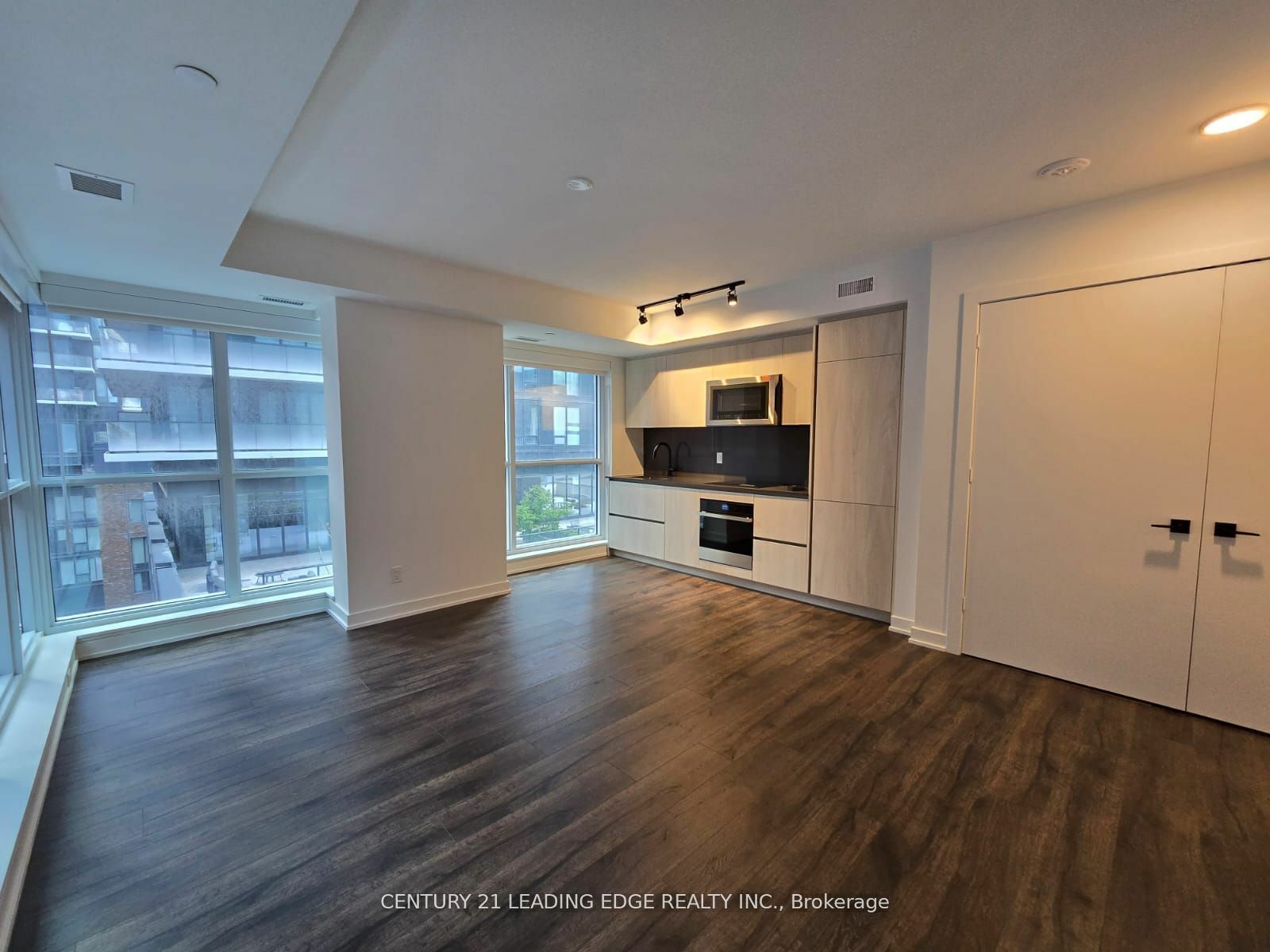 Property Photo:  327 King St W 803  ON M5V 0W7 