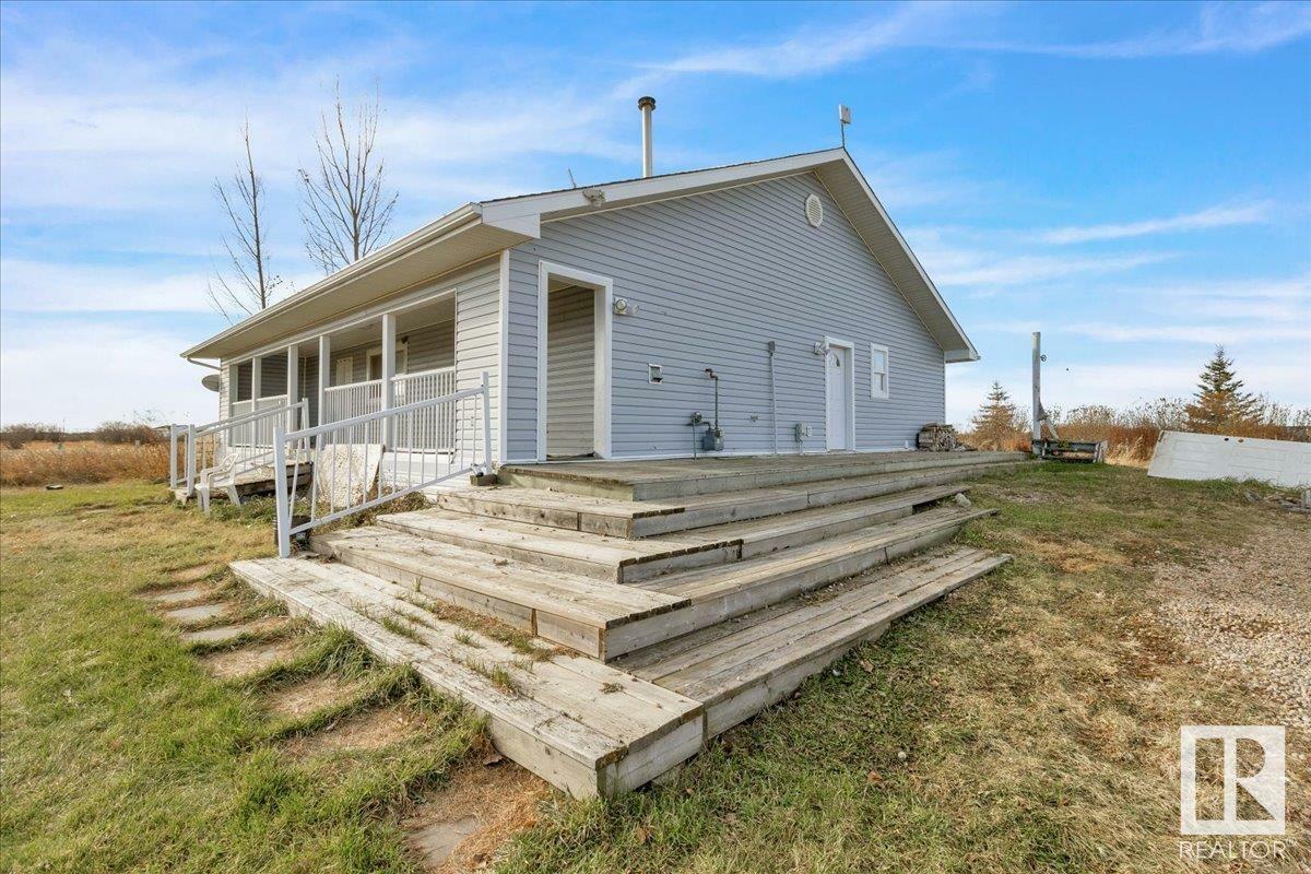 Property Photo:  57510 Rge Rd 222  AB T0A 2W0 