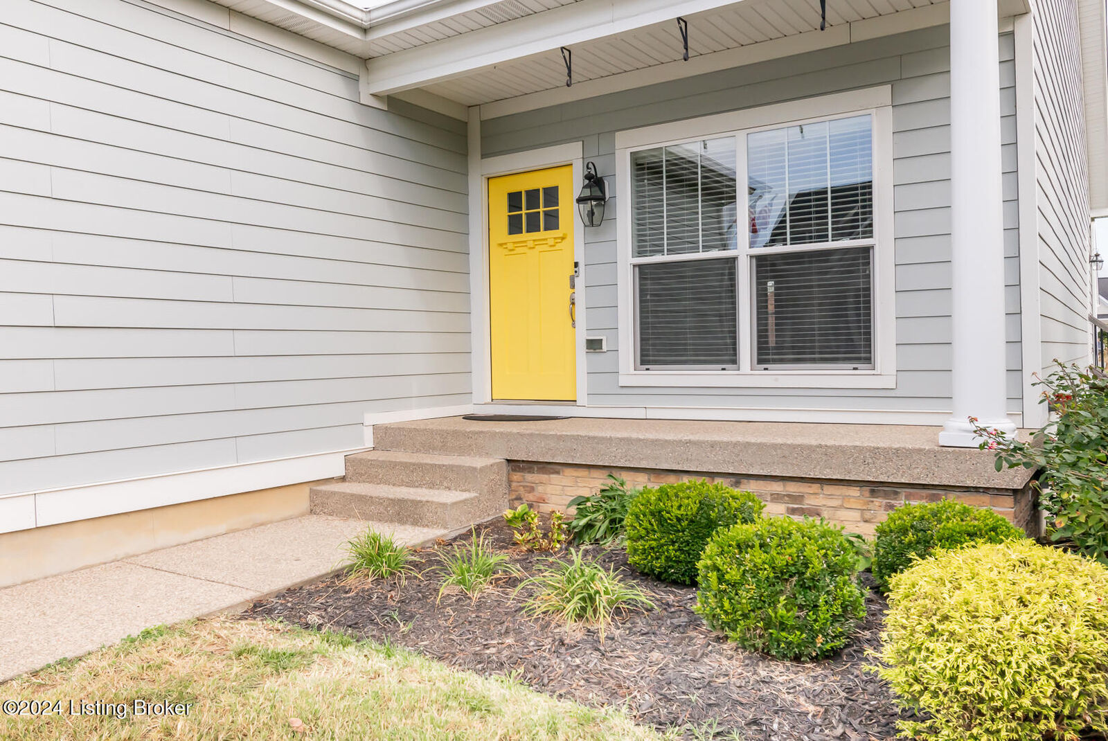 Property Photo:  1701 Coral Ct  KY 40059 