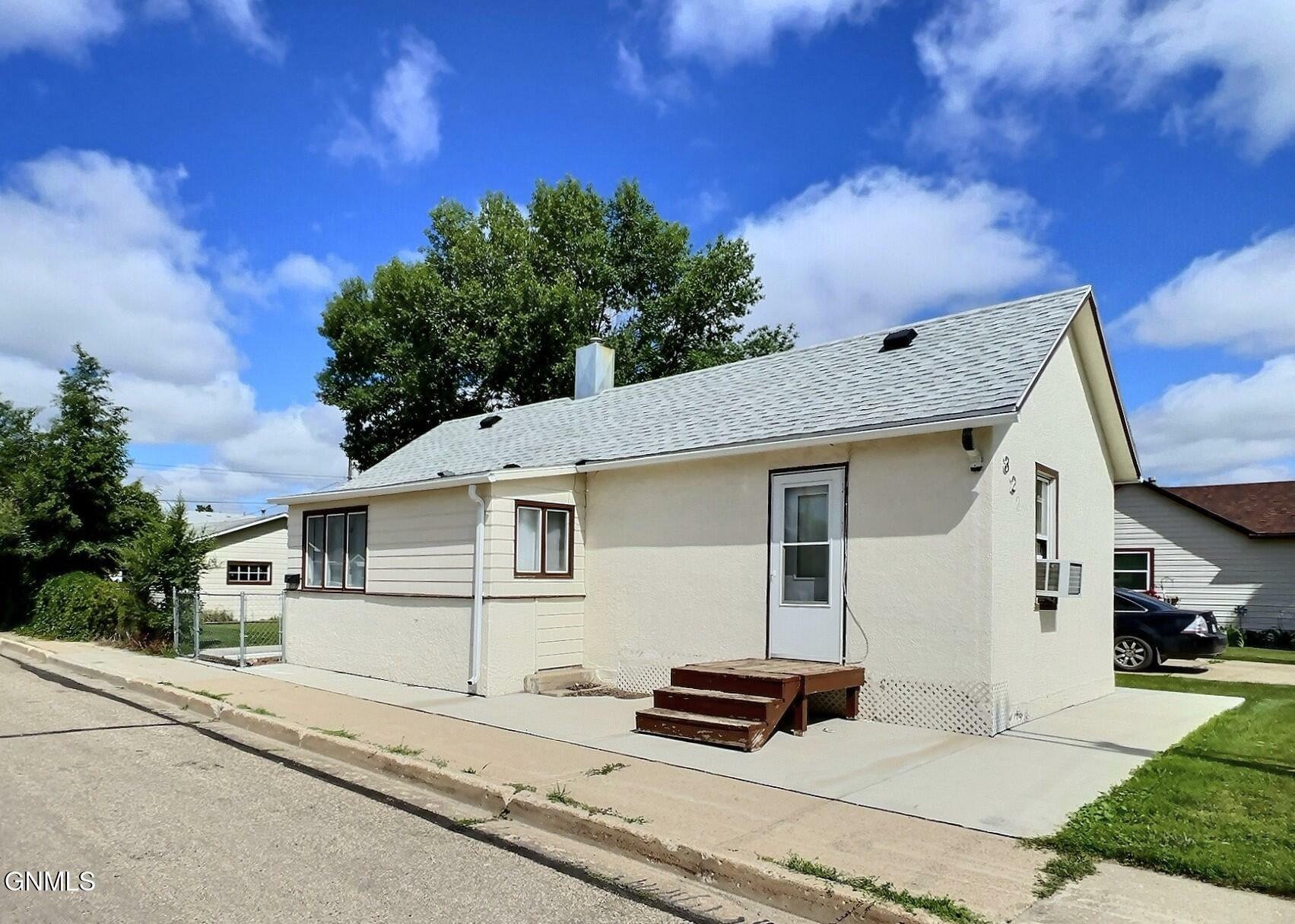 Property Photo:  322 S 12th Street  ND 58504 