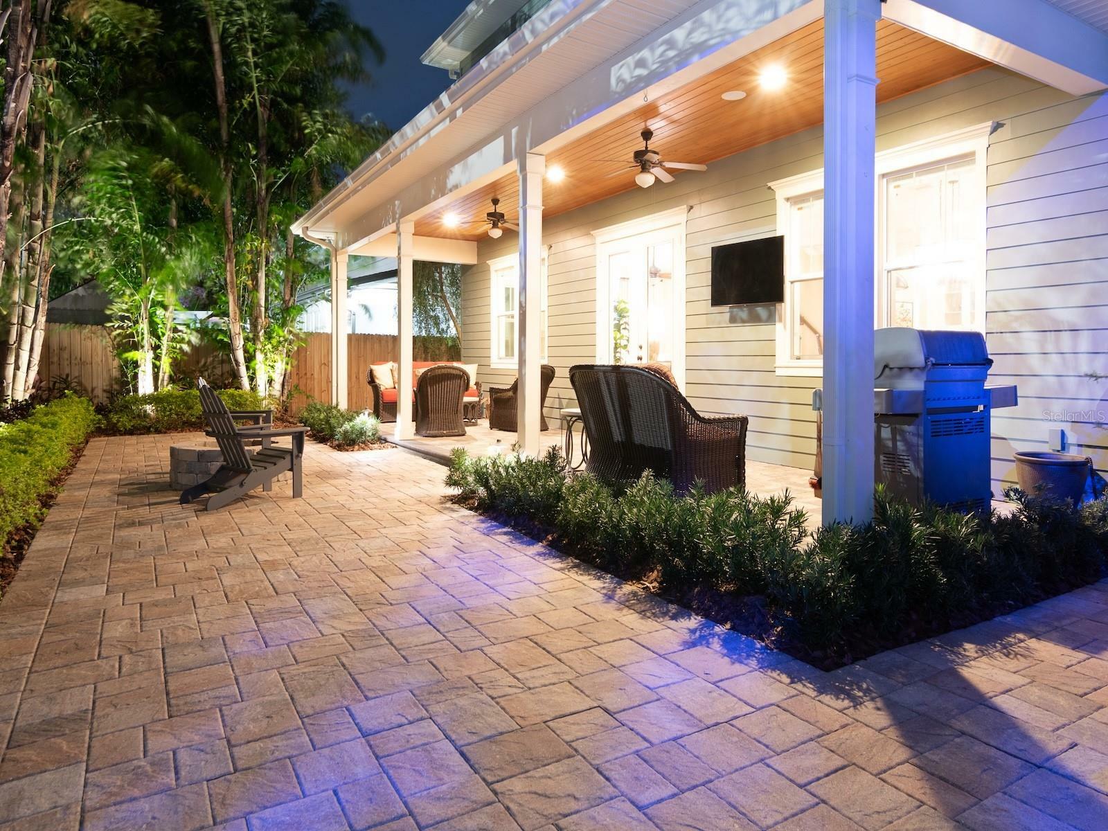 Property Photo: 3106 W Bay Villa Avenue FL 33611