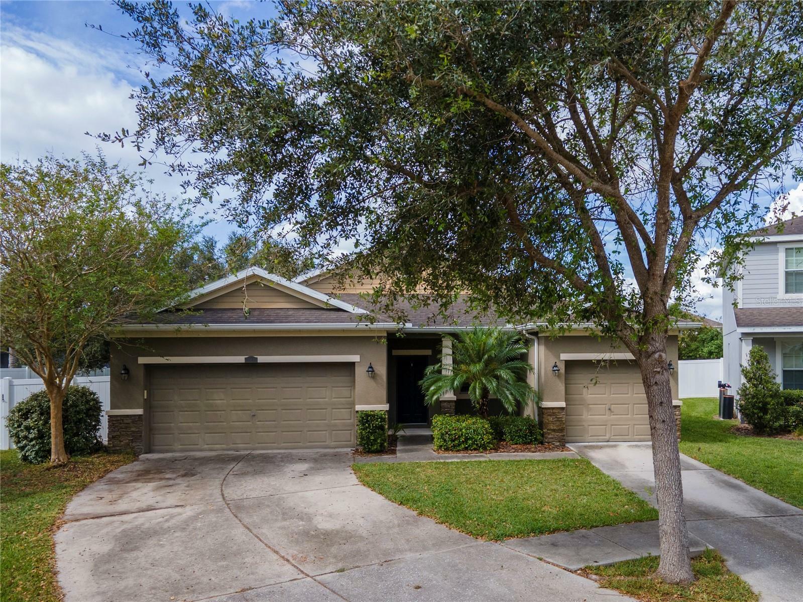 Property Photo:  12234 Fairlawn Drive  FL 33579 