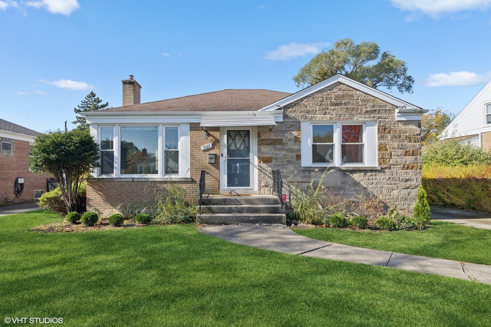 Property Photo:  1926 Hawthorne Avenue  IL 60154 