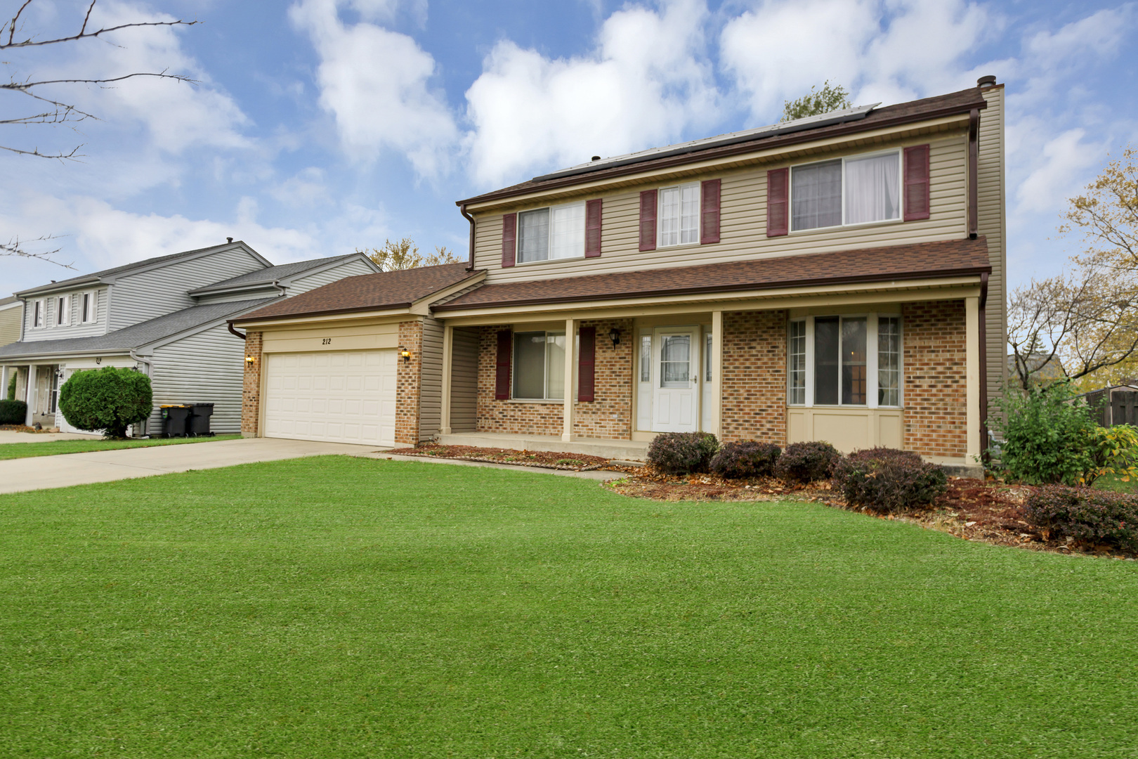 Property Photo:  212 Hackberry Drive  IL 60107 