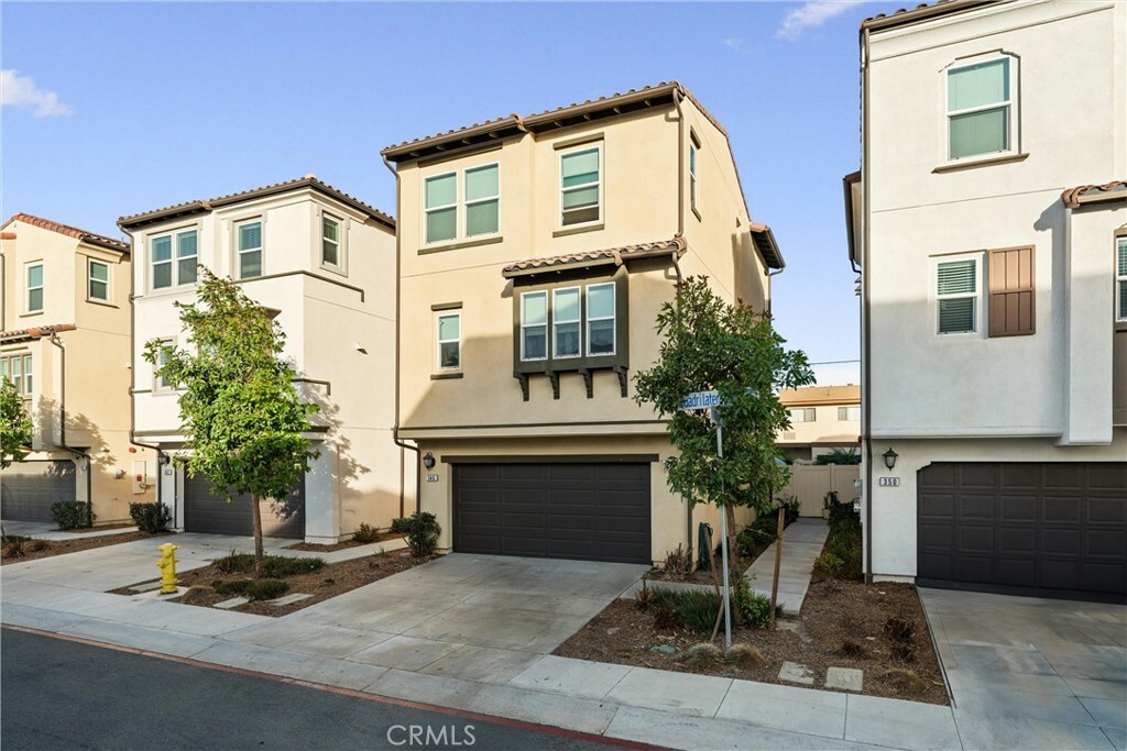 Property Photo:  346 S Quadrilateral Way  CA 92802 