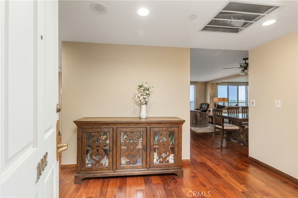 Property Photo:  850 E Ocean Boulevard 1002  CA 90802 