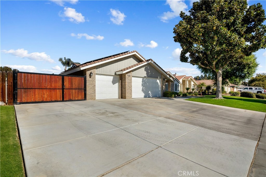 Property Photo:  13904 Fremantle Court  CA 93314 