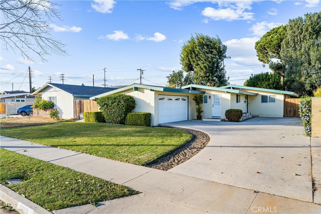 Property Photo: 1413 W Colonial Avenue CA 92802
