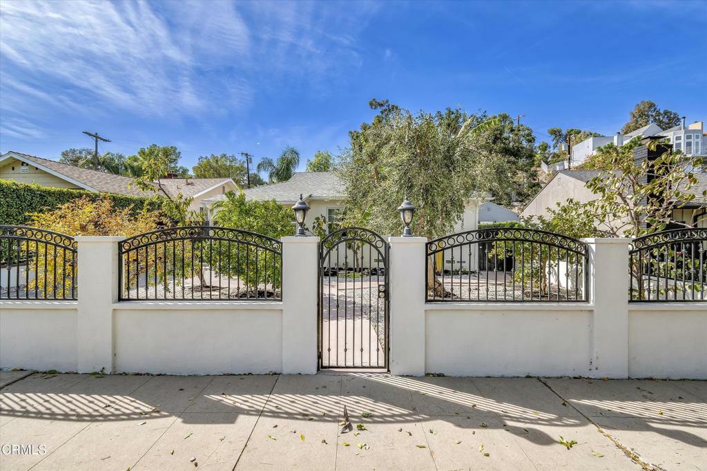 Property Photo:  5119 Canoga Avenue  CA 91364 