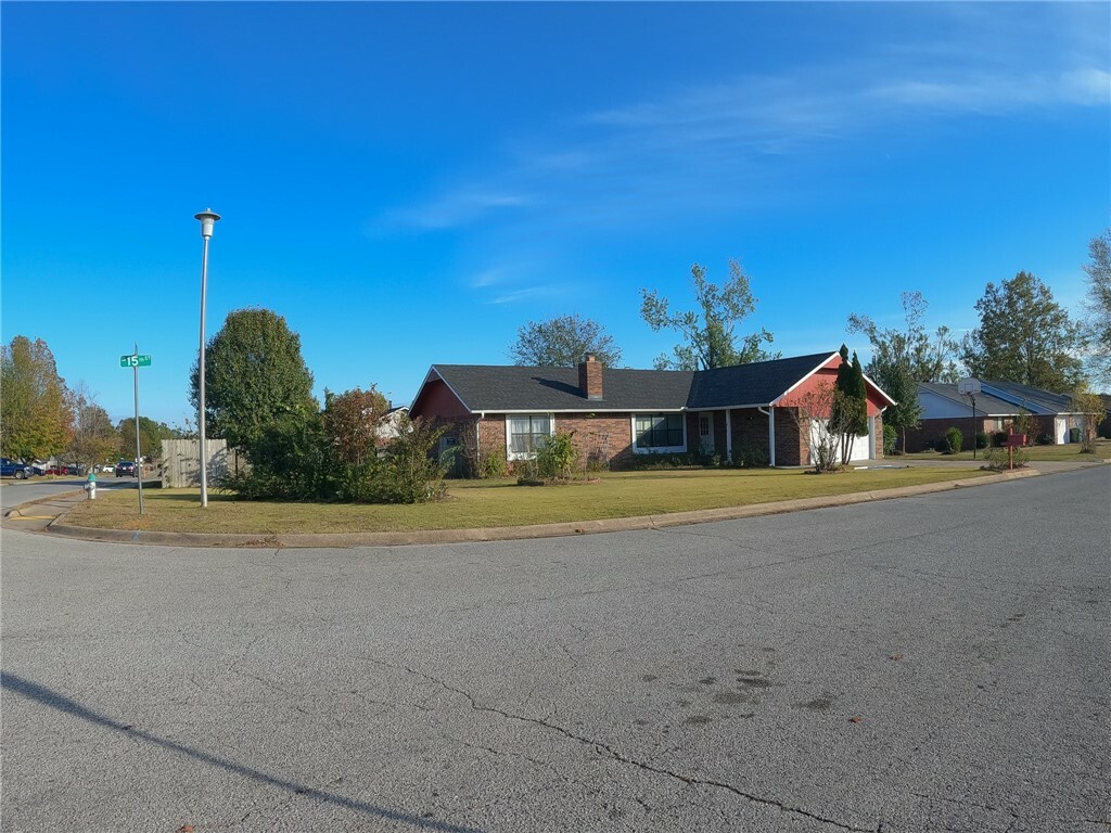 Property Photo:  1725 S 15th Street  AR 72758 