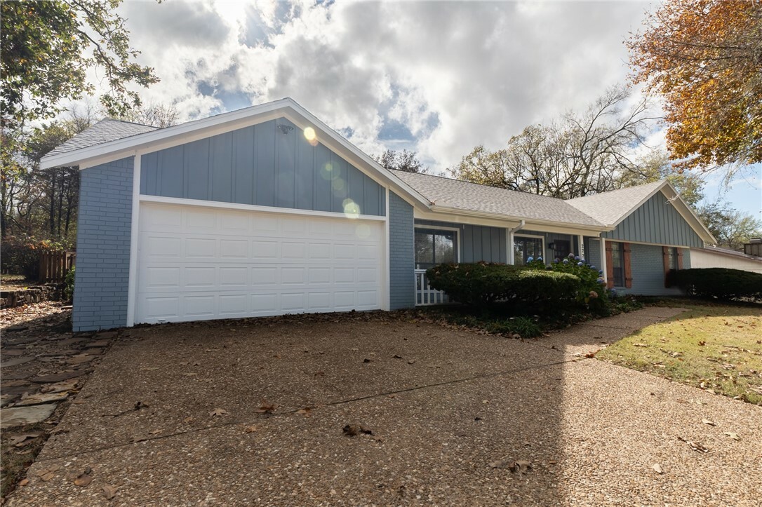 Property Photo:  2229 E Golden Oaks Drive  AR 72703 