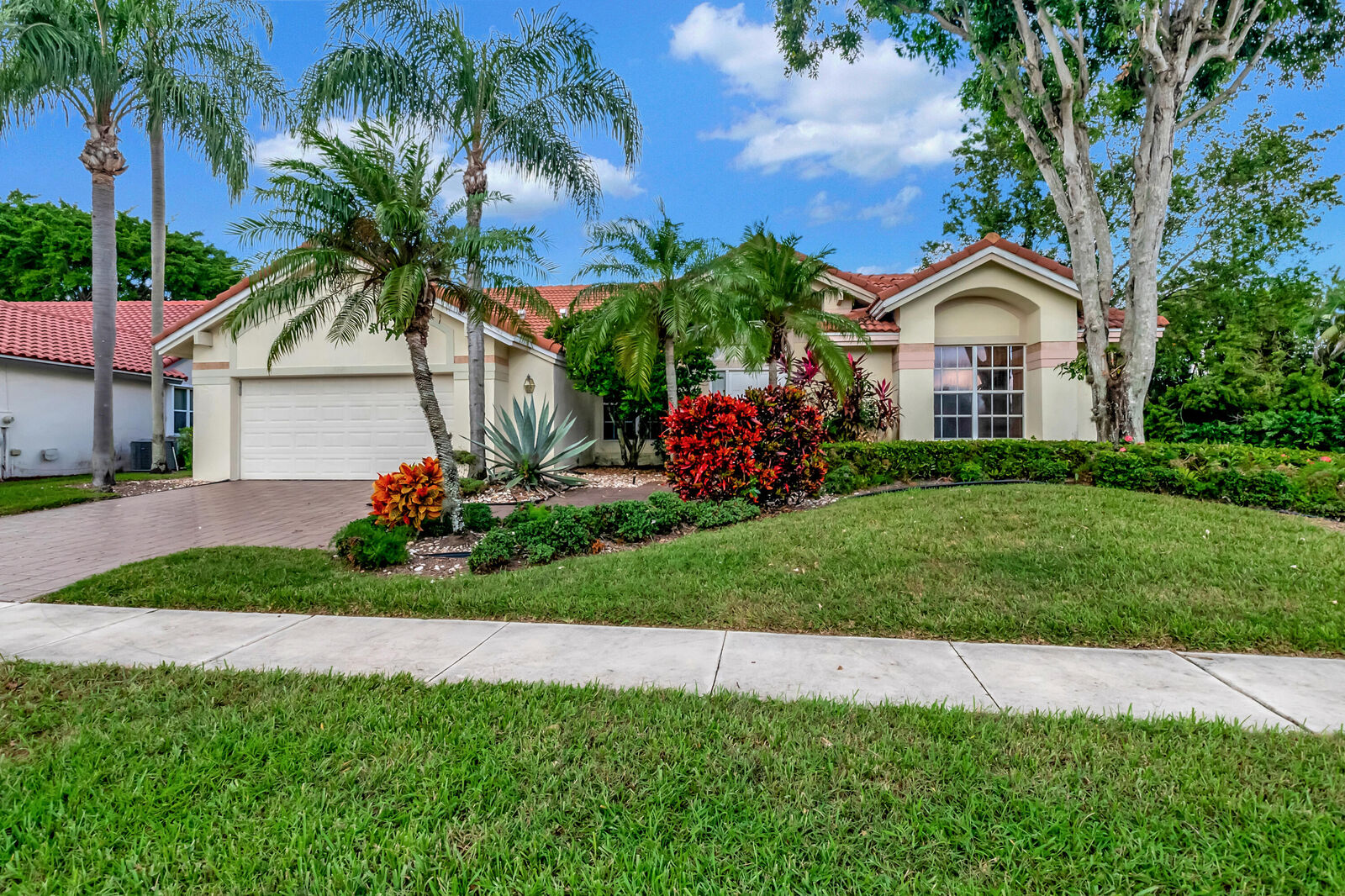 Property Photo: 7924 Dorchester Road FL 33472