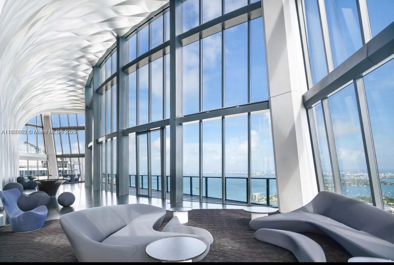 Property Photo:  1000 Biscayne Blvd 2402  FL 33132 