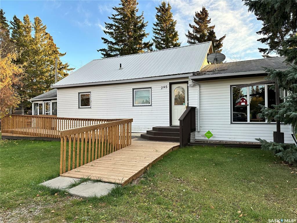 Property Photo:  295 1st Avenue W  SK S0K 1N0 