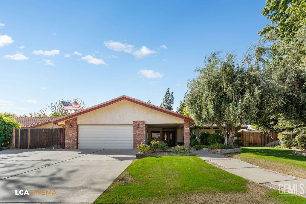 Property Photo:  5201 Lance Street  CA 93308 