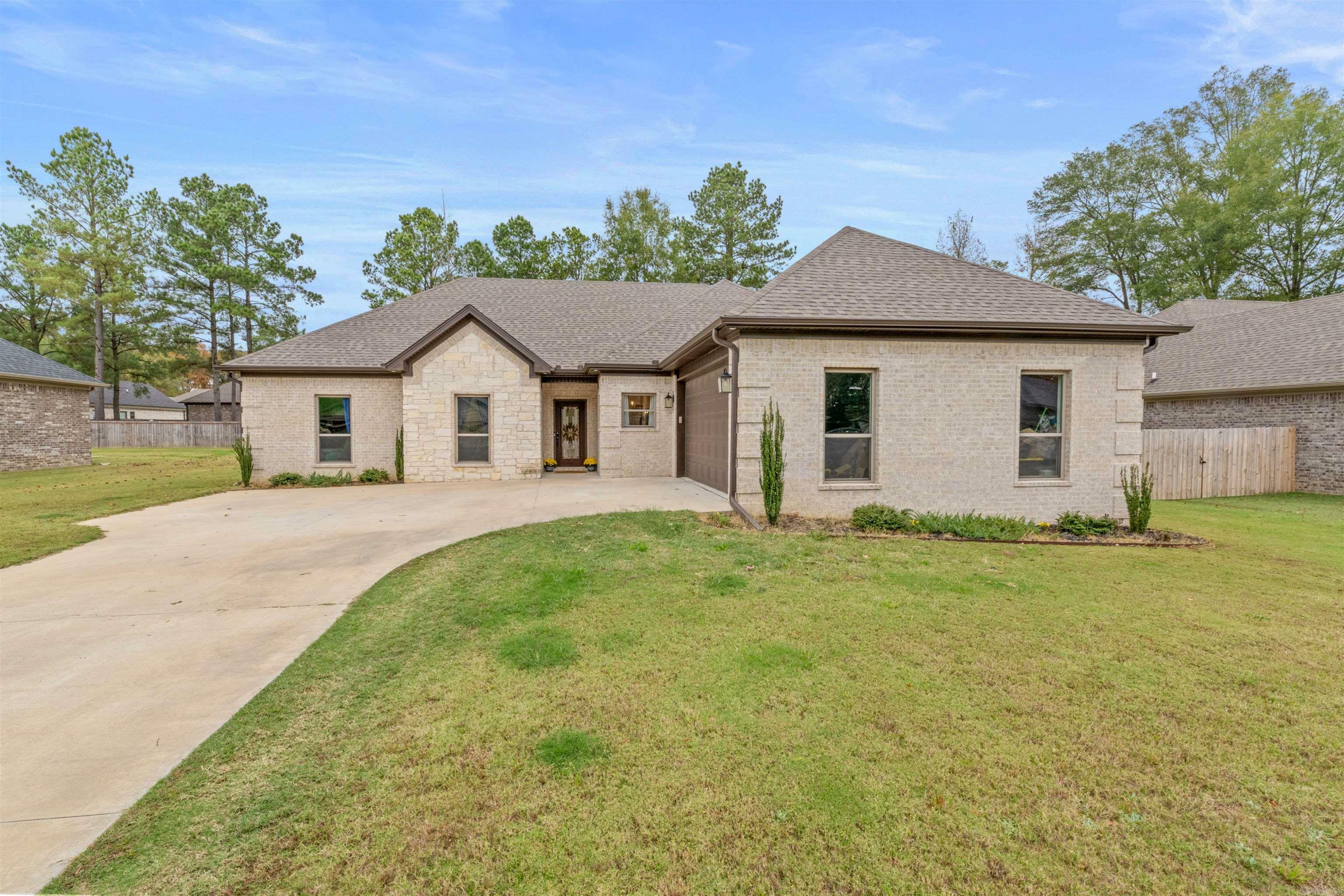 Property Photo: 212 Heather Loop AR 72012