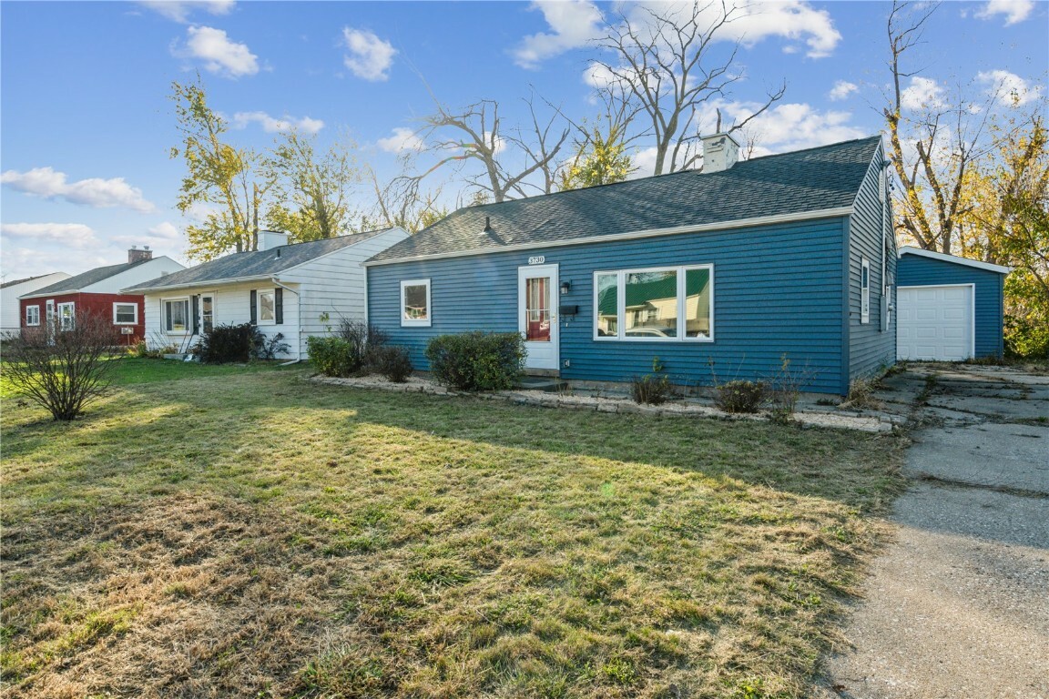 Property Photo:  3730 Kencrest Drive NE  IA 52402 