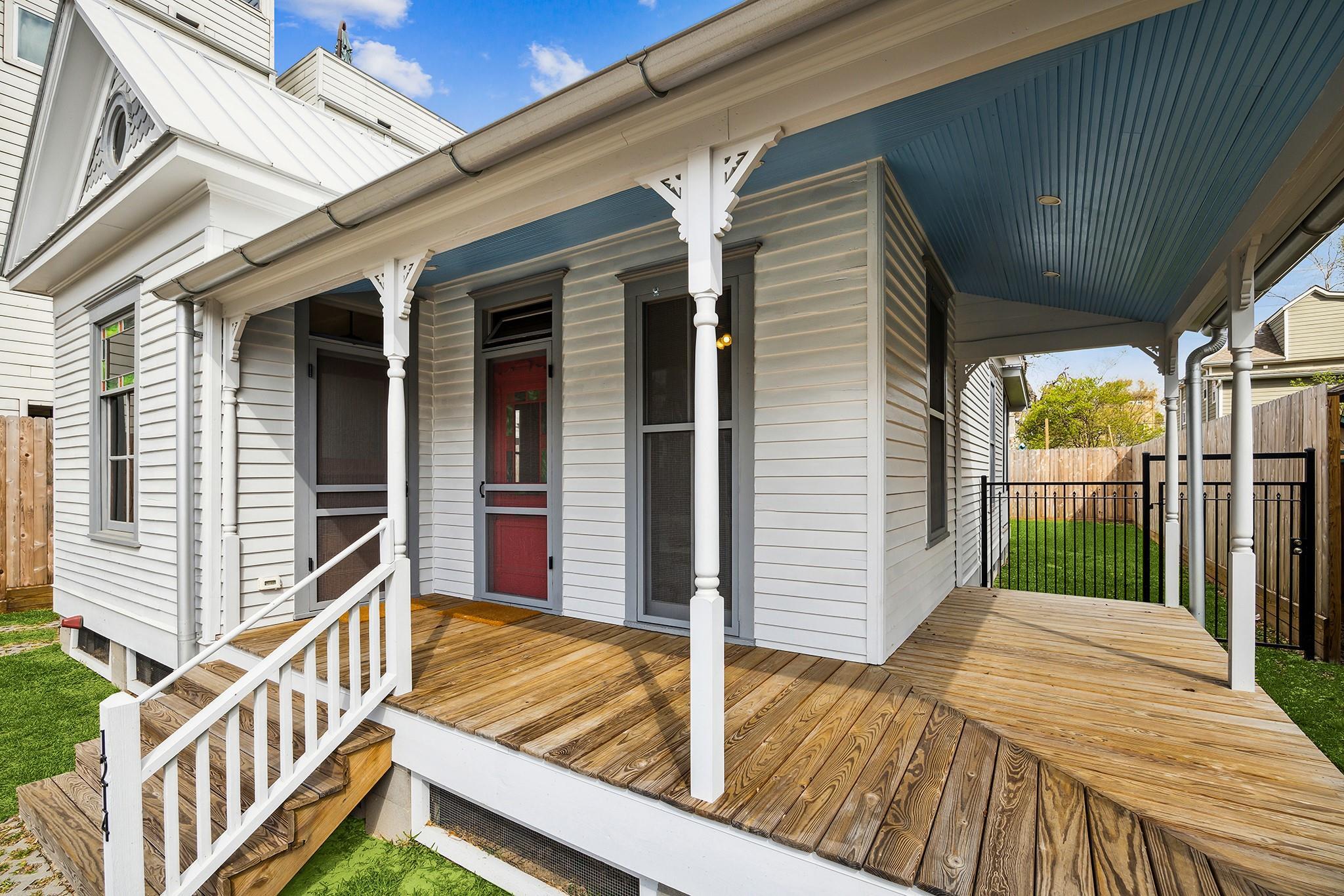 Property Photo: 1214 Crockett Street TX 77007