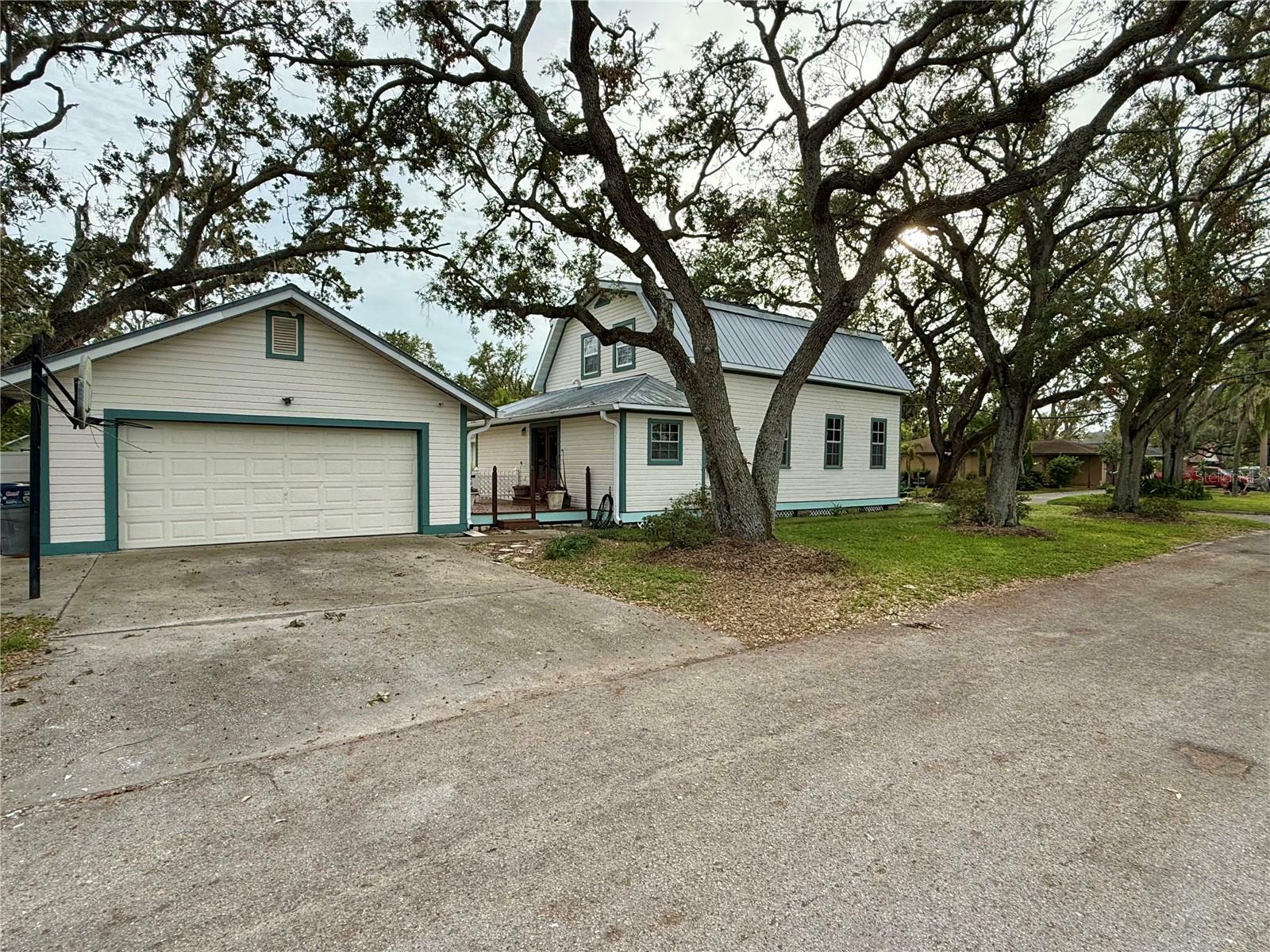 Property Photo:  7002 Shamrock Road S  FL 33616 