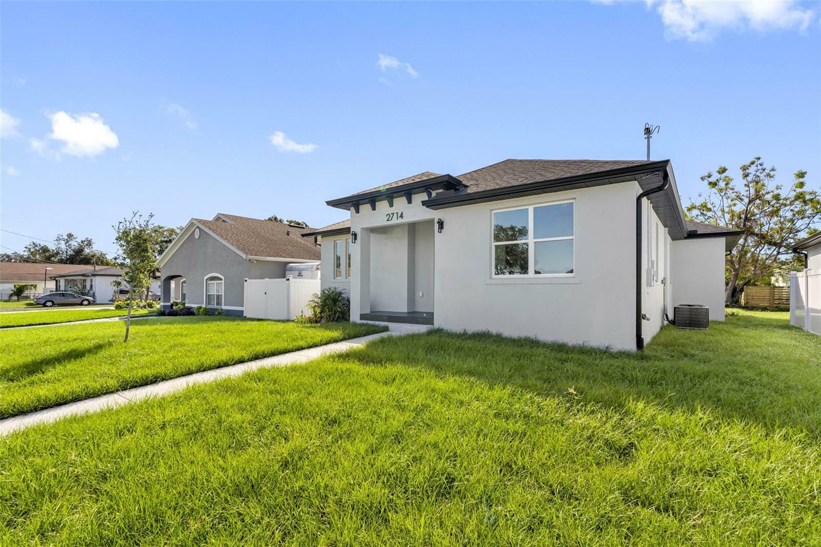 Property Photo:  2714 W Walnut Street  FL 33607 