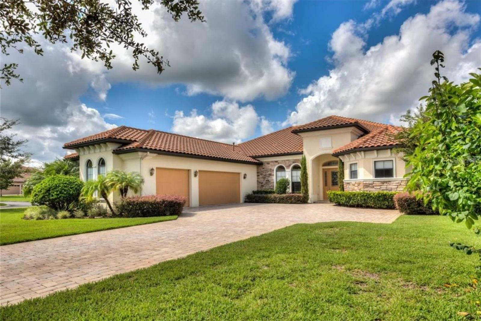 Property Photo: 26309 Avenida Las Colinas FL 34737