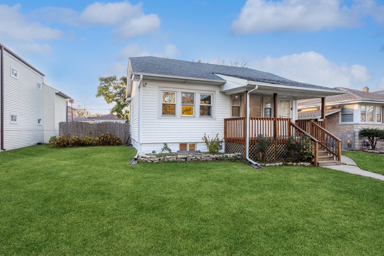 Property Photo:  1910 S 15th Avenue  IL 60155 