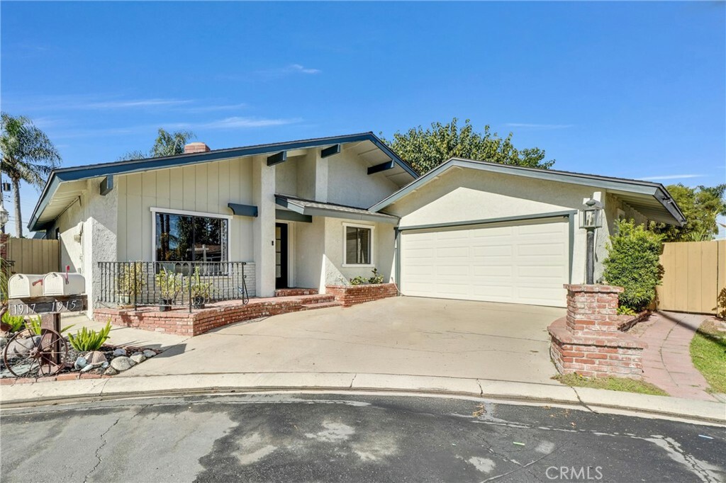 Property Photo:  1915 W Las Palmas Circle  CA 92868 