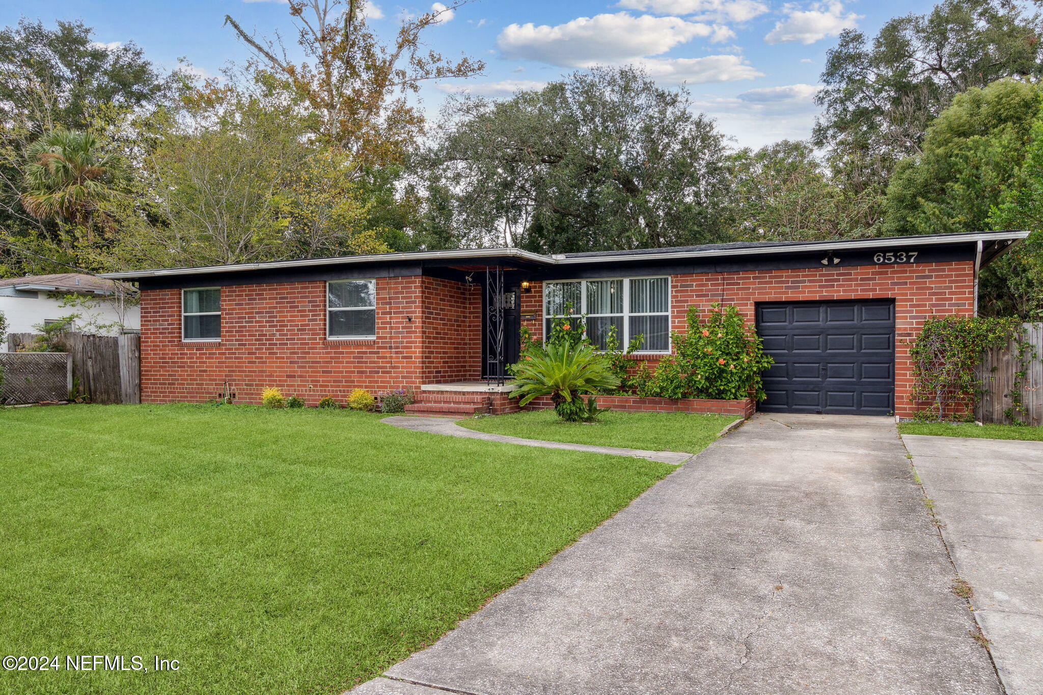 Property Photo:  6537 Pine Summit Drive  FL 32211 