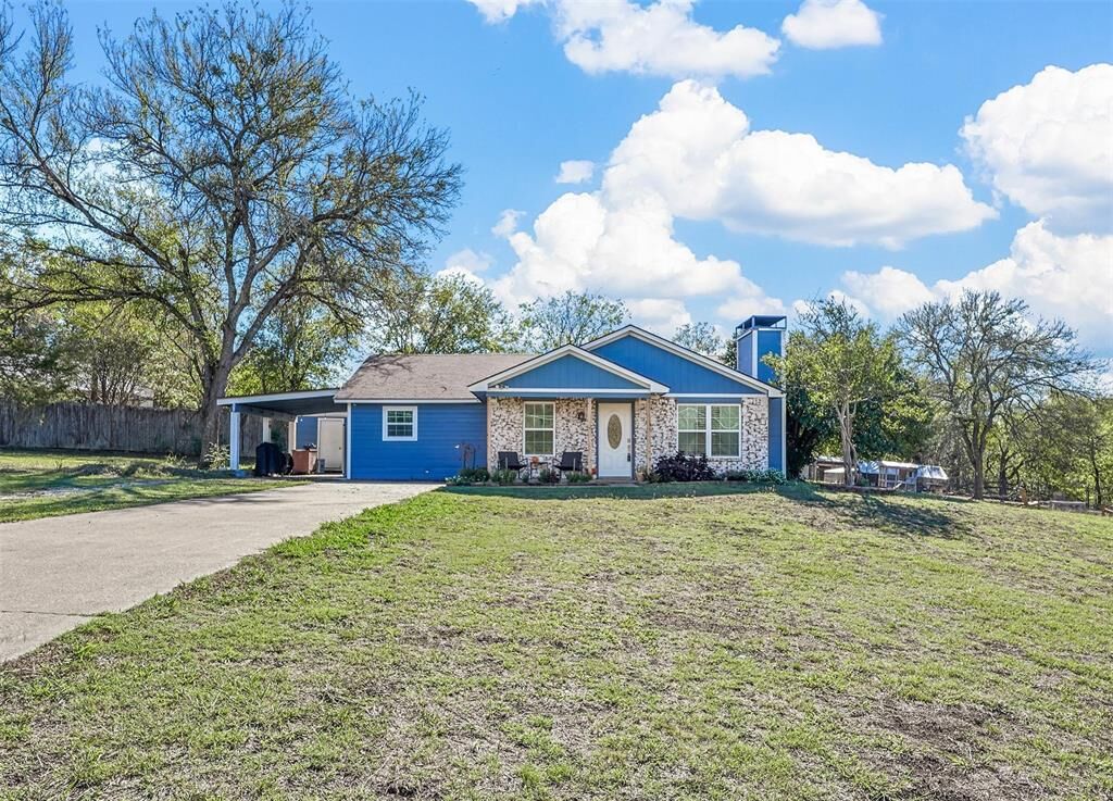 Property Photo:  305 Settlers Bend  TX 75069 