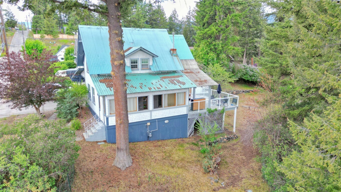 Property Photo:  153 Billiter Avenue  BC V0X 1W0 