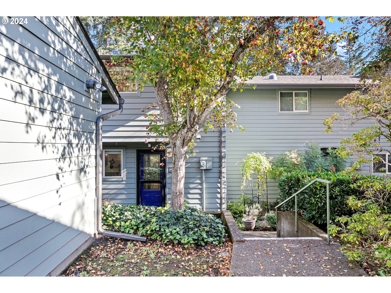 Property Photo: 4441 Fox Hollow Rd 5 OR 97405