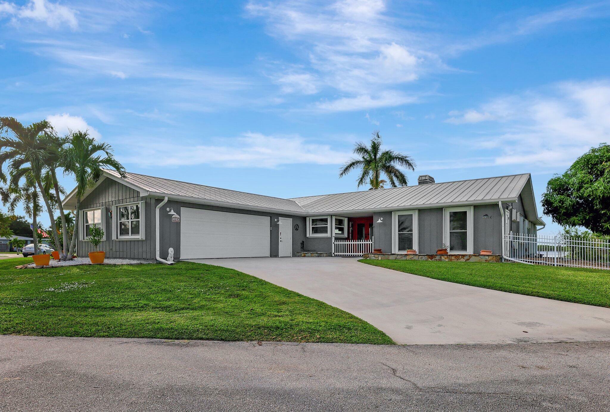 Property Photo:  226 SW Cabana Point Circle  FL 34994 