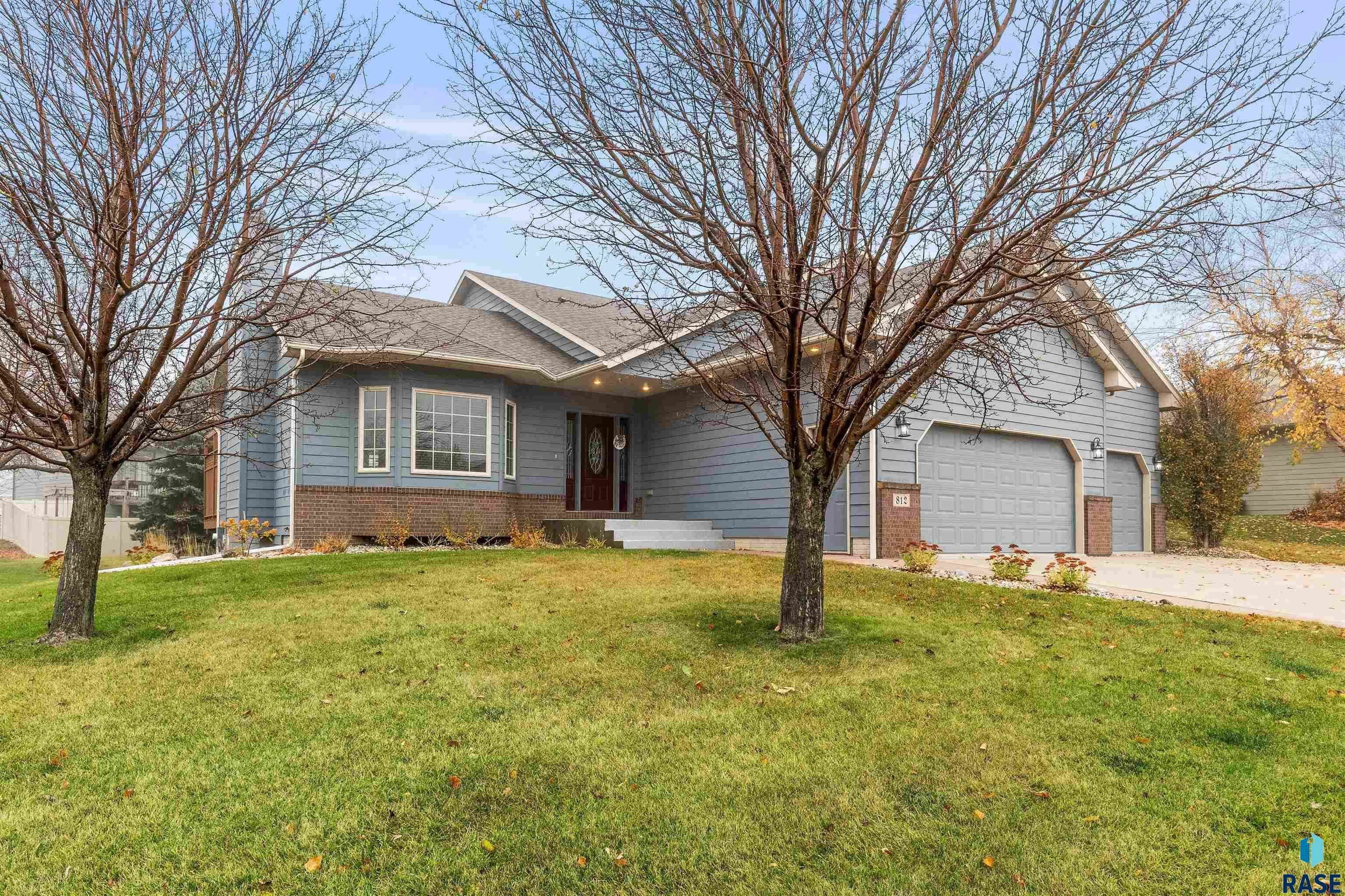 Property Photo:  812 W Quail Creek Cir  SD 57108 