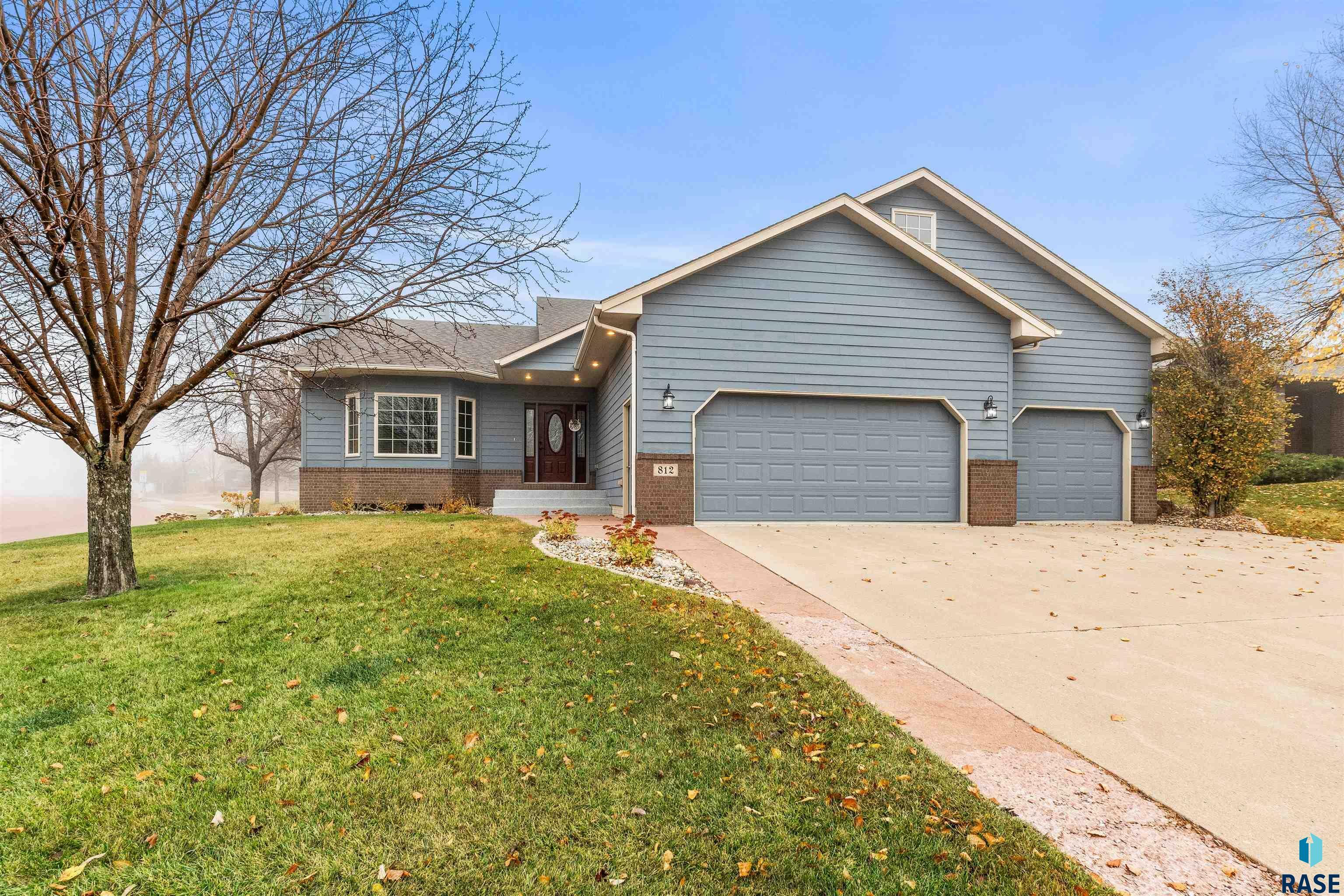 Property Photo:  812 W Quail Creek Cir  SD 57108 