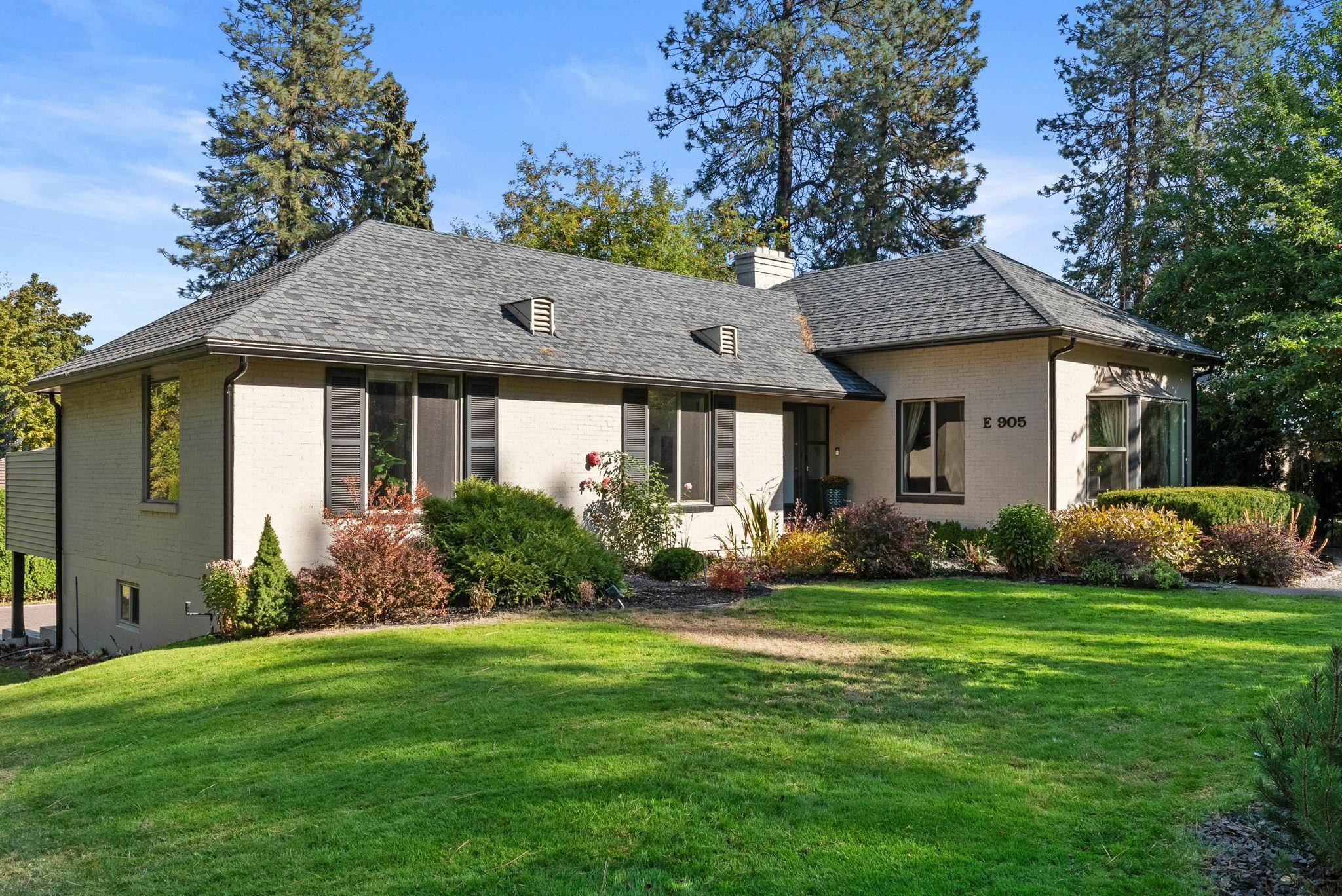 Property Photo:  905 E Rockwood Blvd  WA 99203 