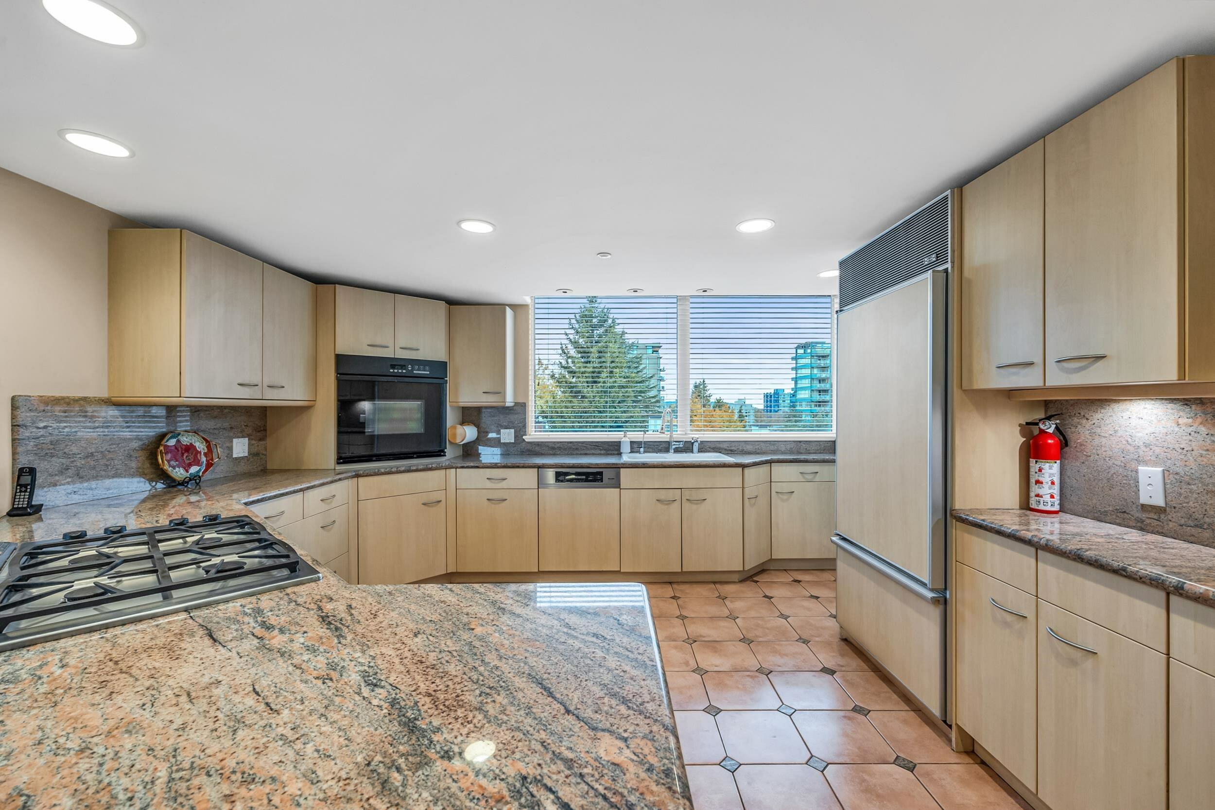 Property Photo:  1350 W 14th Avenue 6  BC V6H 1R1 