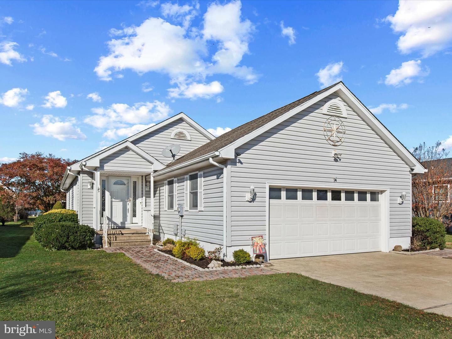 Property Photo:  36851 W Pond Circle  DE 19975 