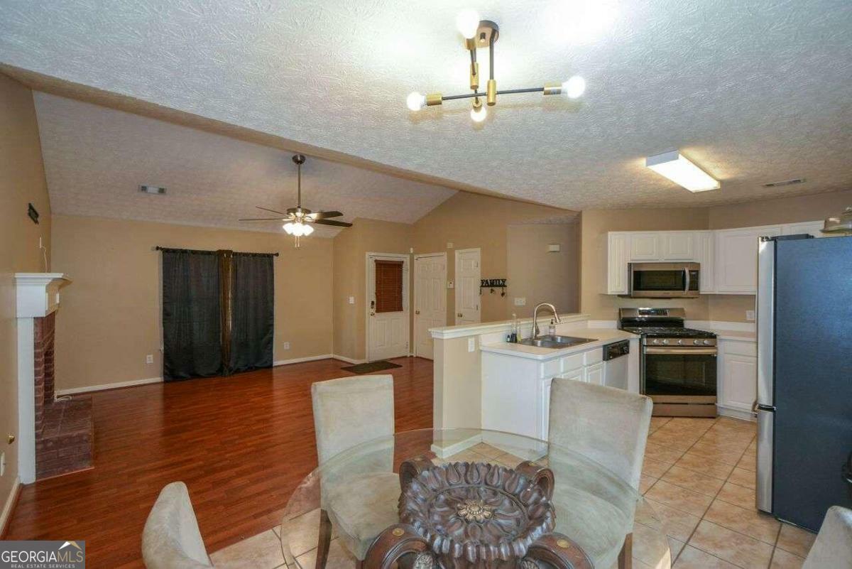 Property Photo:  1712 Graystone Drive  GA 30228 