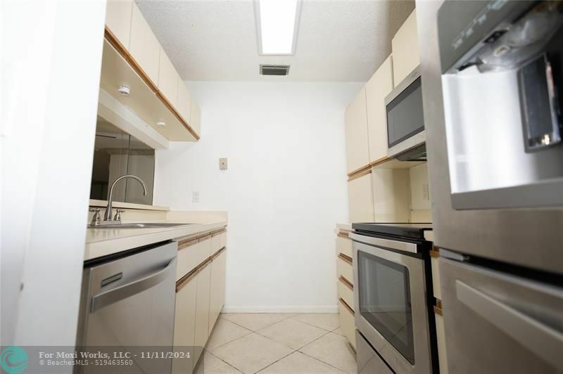 Property Photo:  3583 Cocoplum Cir 3492  FL 33063 