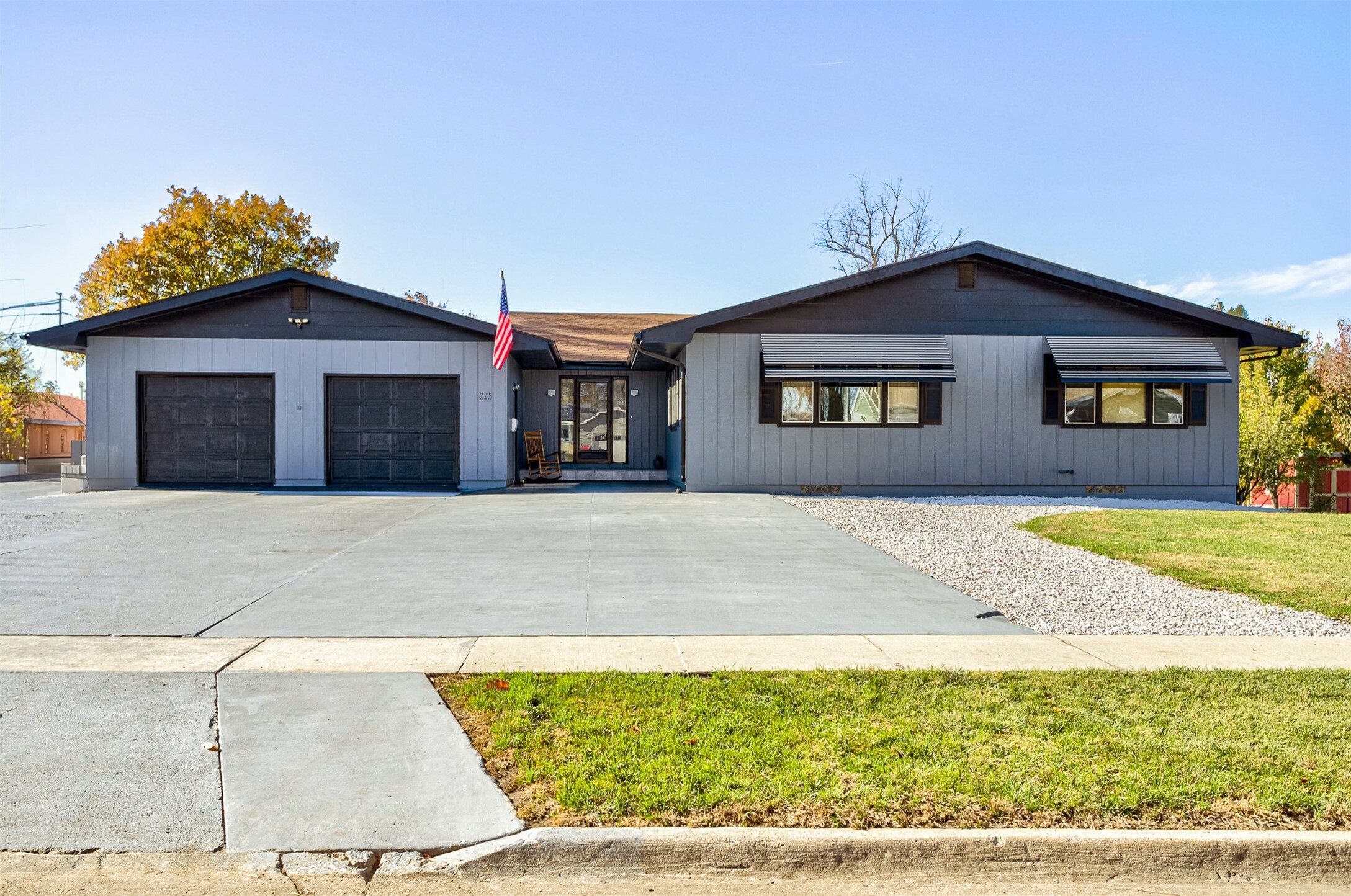 Property Photo:  925 S Story Street  IA 50036 