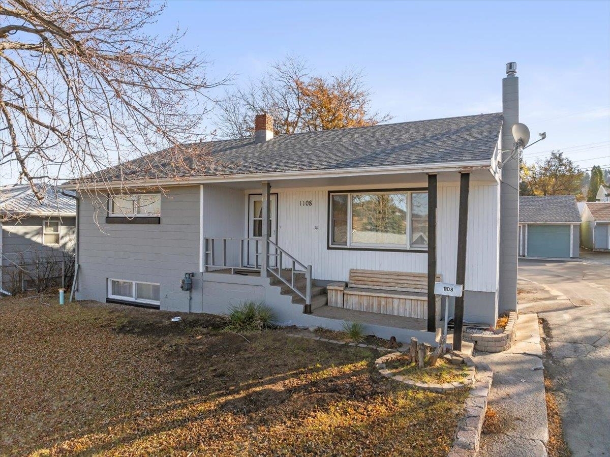 Property Photo:  1108 Nellie Street  SD 57785 