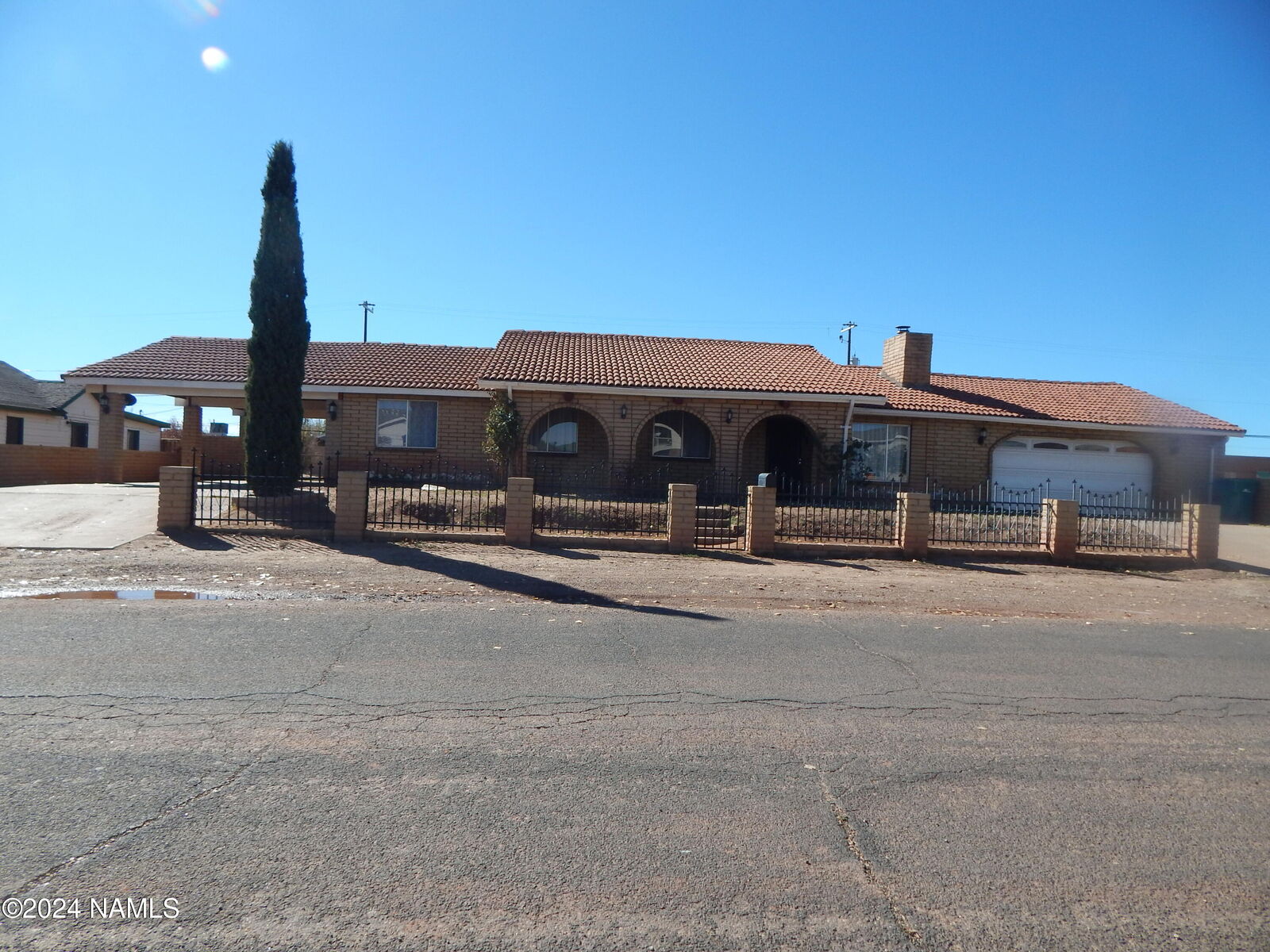 Property Photo: 1609 W Fourth Street AZ 86047
