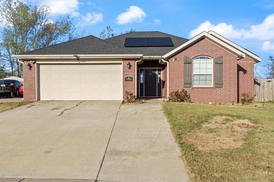 Property Photo:  2901 S E Street  AR 72758 