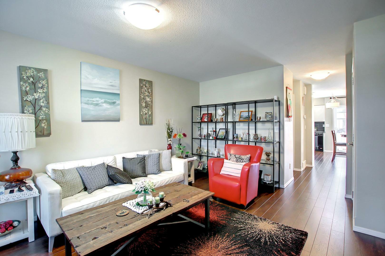 Property Photo:  30 Carleton Avenue W 2203  AB T4P 0M8 