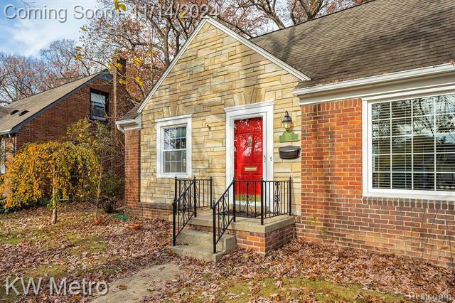 Property Photo:  620 Catalpa Drive  MI 48067 