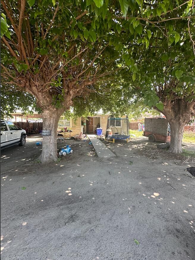 Property Photo:  474 Douglas Street  CA 93257 